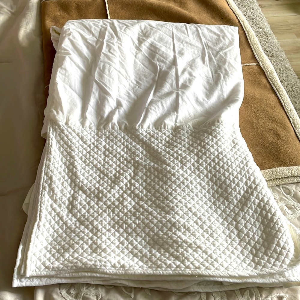 King bed skirt. White diamond waffle weave. Great condition. Box pleat at sides
